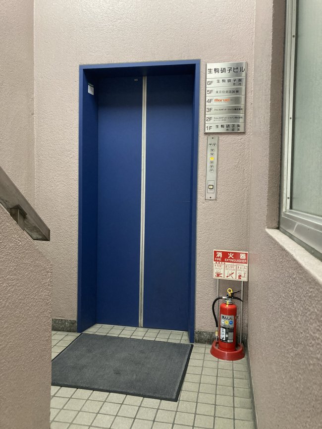 生駒硝子ビル-エレベーター