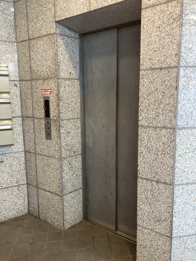 イーデンビル-エレベーター