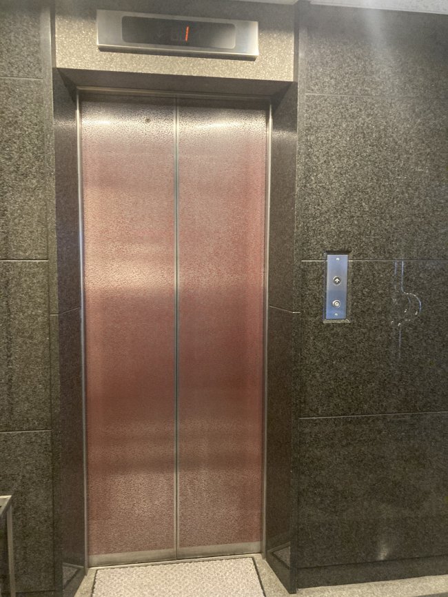 牧野ビル-エレベーター