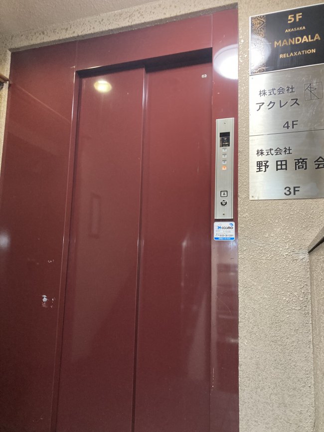 中村屋ビル-エレベーター