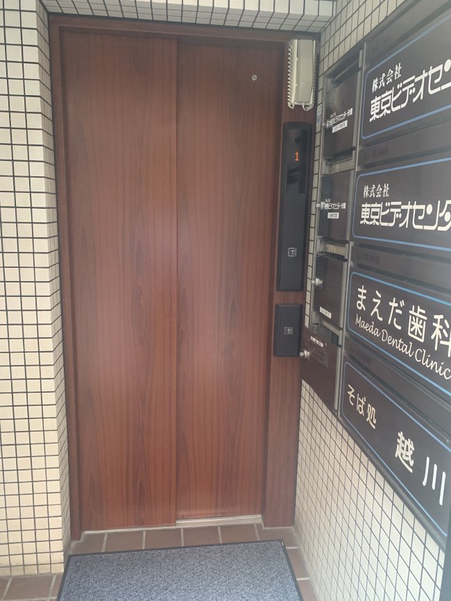 越川ビル-エレベーター