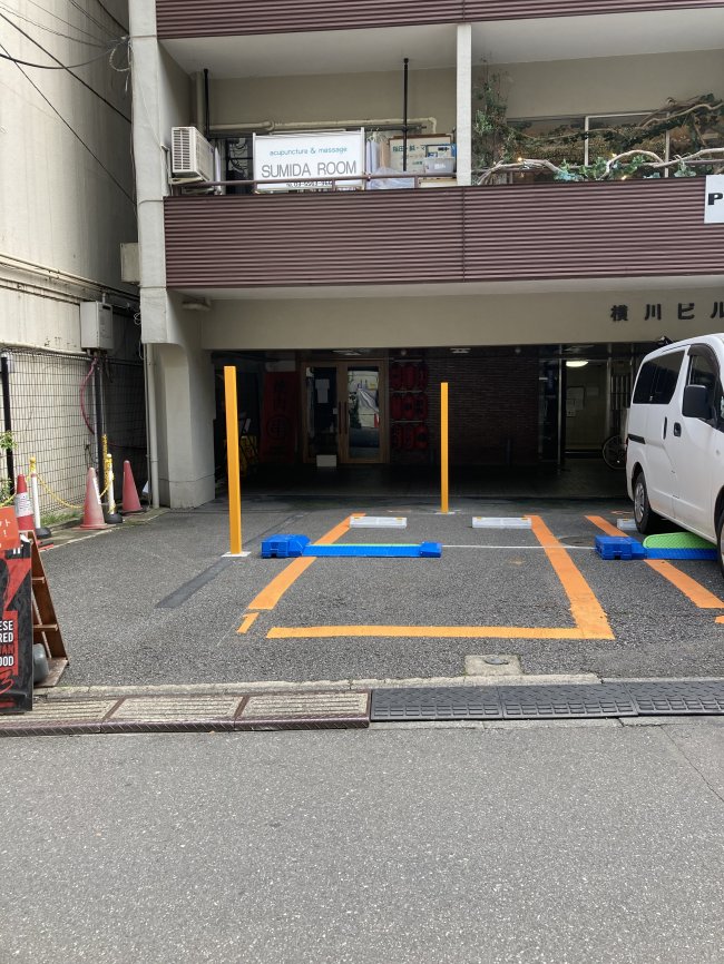 横川ビル-駐車場