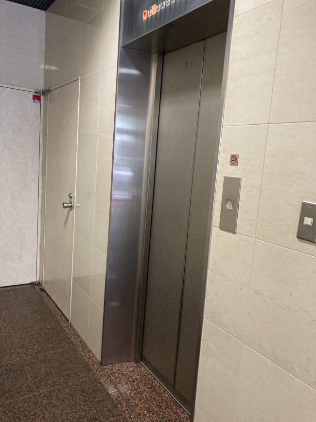 赤坂周山ビル-エレベーター