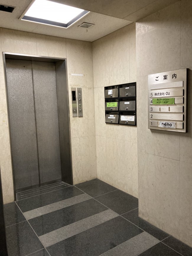 麻布根本ビル-エレベーター
