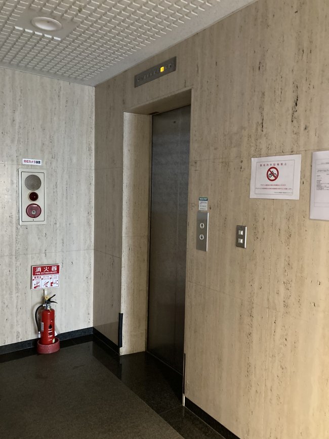 プラスワンビル-エレベーター