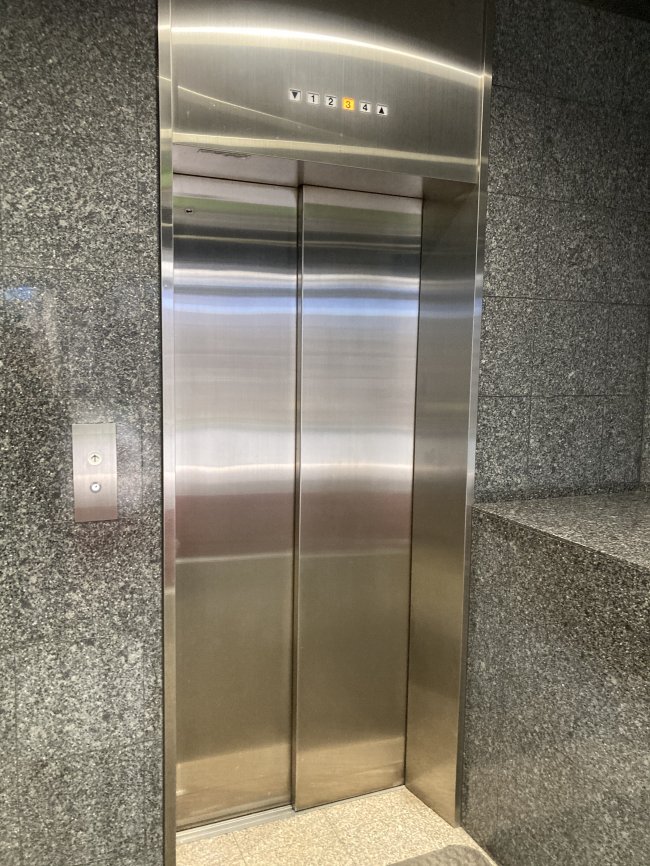 タカナミビル-エレベーター