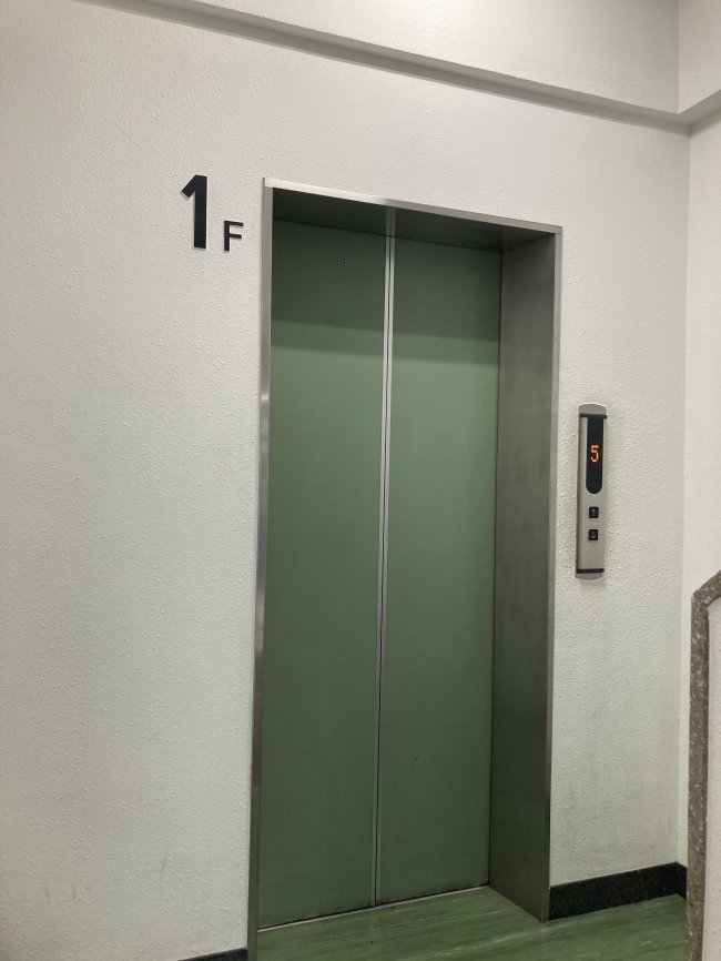 サトービル-エレベーター