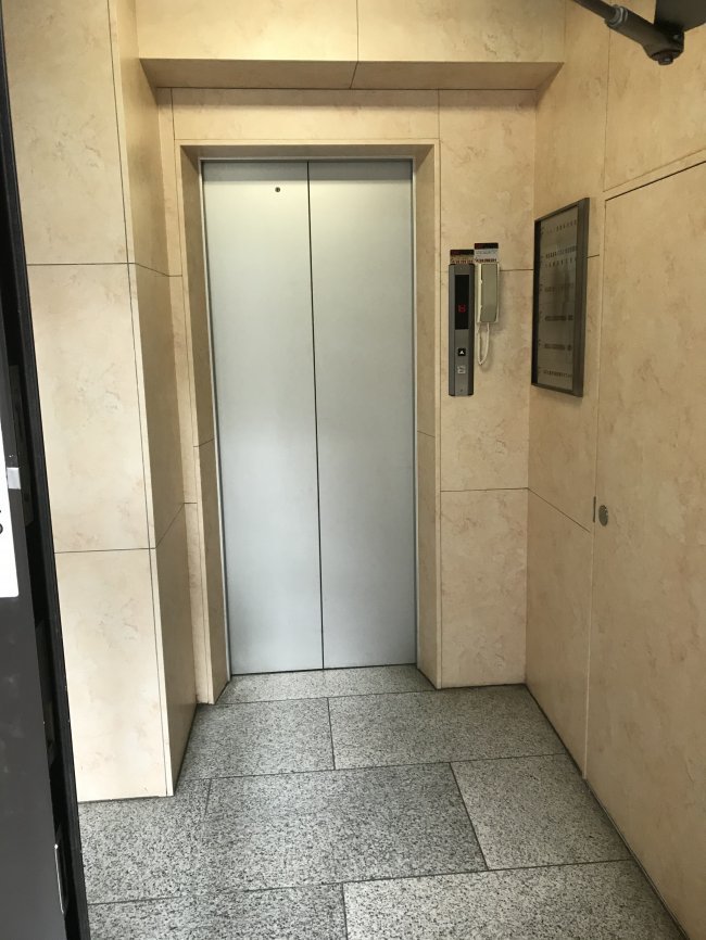 保坂興産ビル-エレベーター