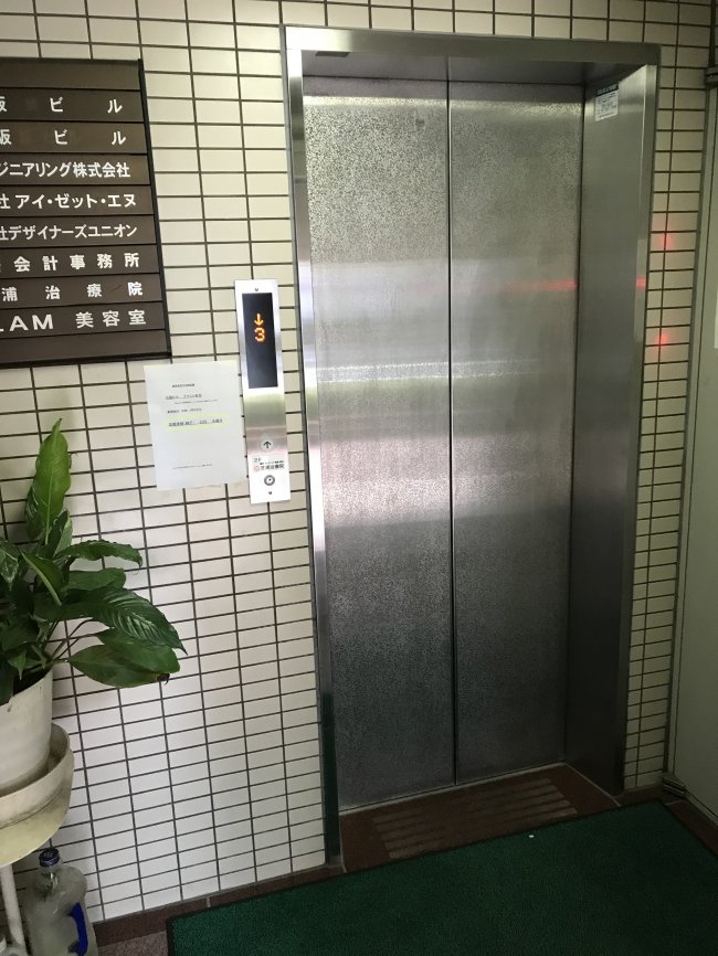 石阪ビル-エレベーター