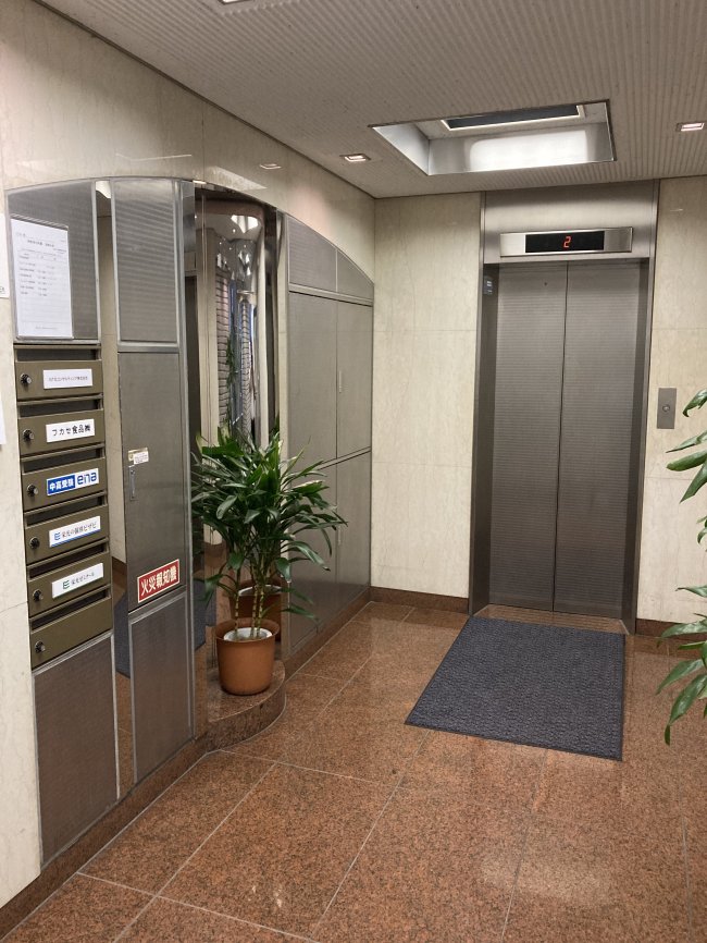 Yビル-エレベーター