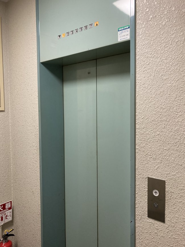 山本ビル-エレベーター