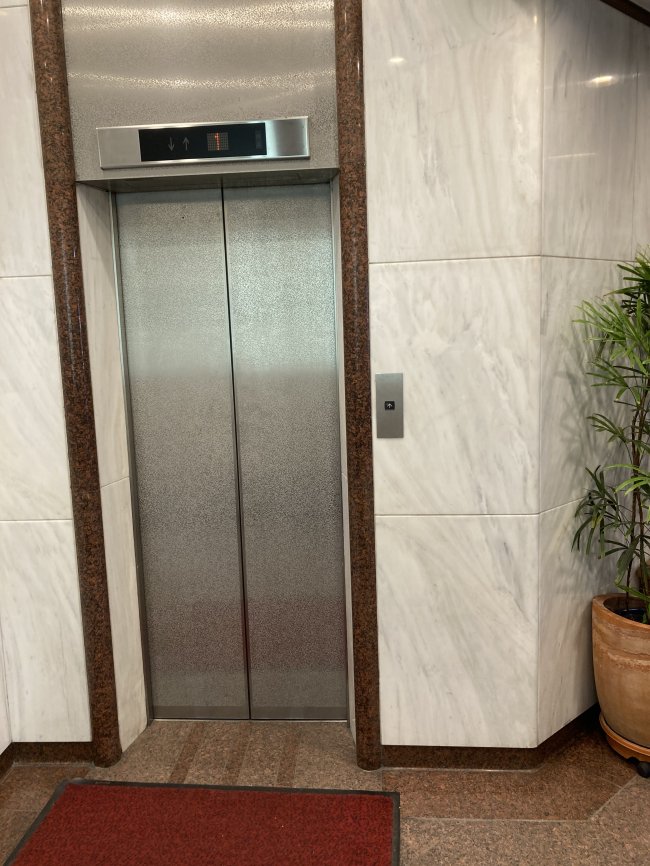 山楽ビル-エレベーター