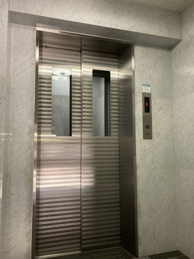 ATビル-エレベーター