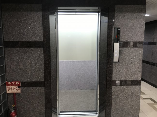 SGビル-エレベーター