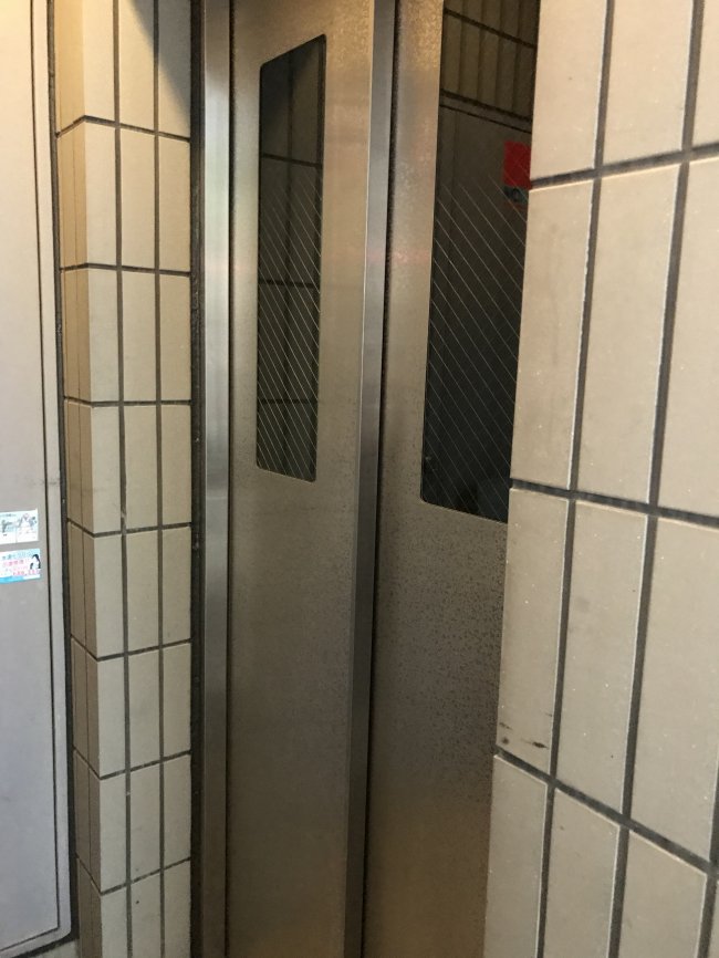 シミズビル-エレベーター