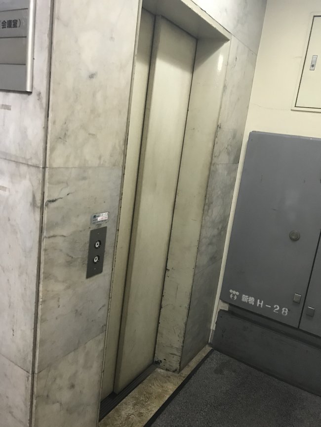 亀田ビル-エレベーター