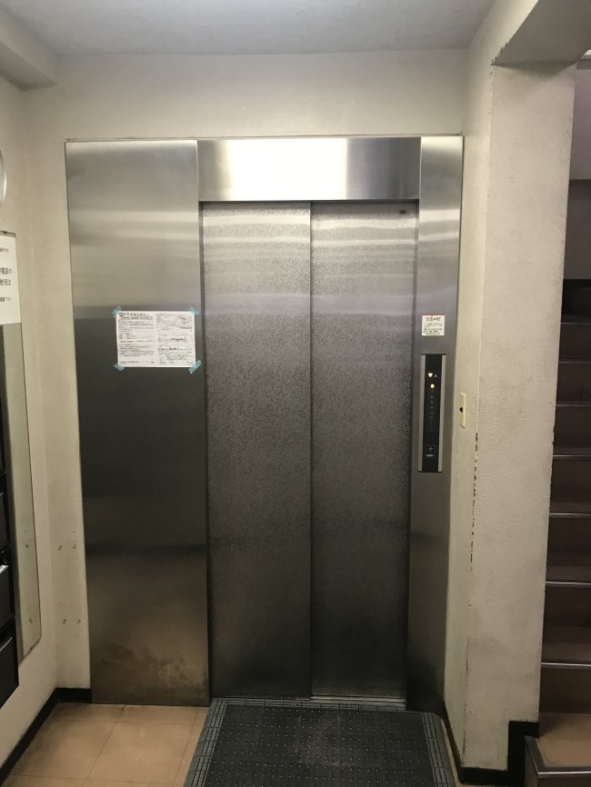 一松ビル-エレベーター