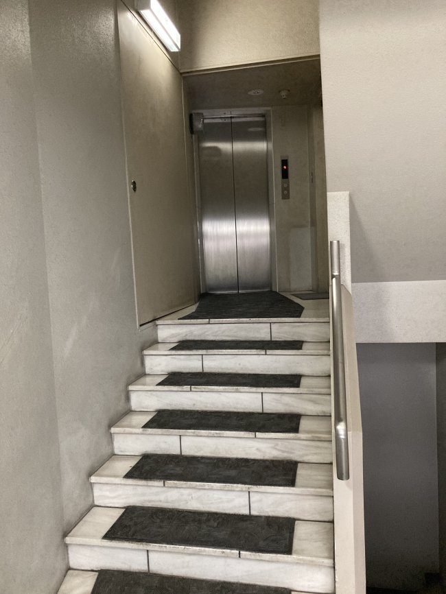 中川ビル-エレベーター