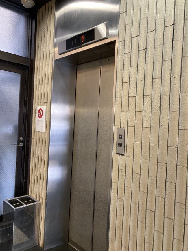 極東設計ビル-エレベーター