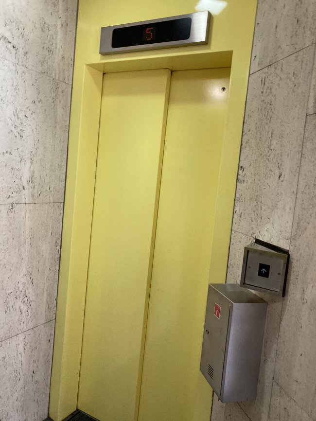 高塚ビル-エレベーター