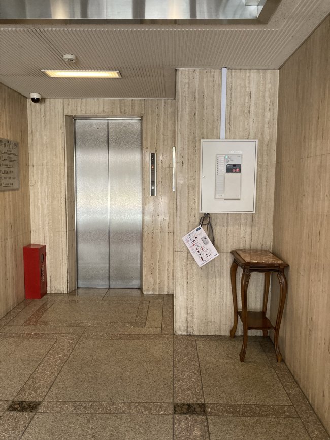 西麻布尾花ビル-エレベーター