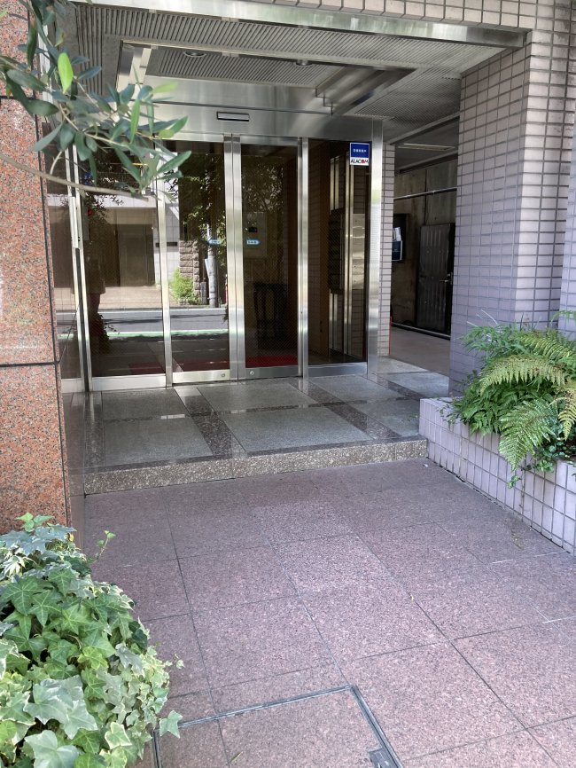 西麻布尾花ビル-エントランス