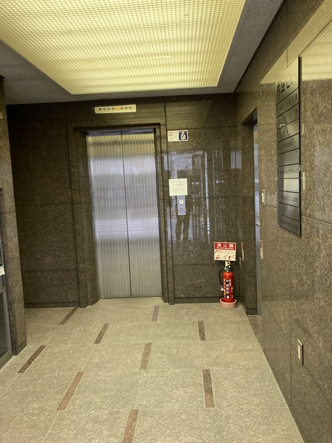 内田ビル-エレベーター