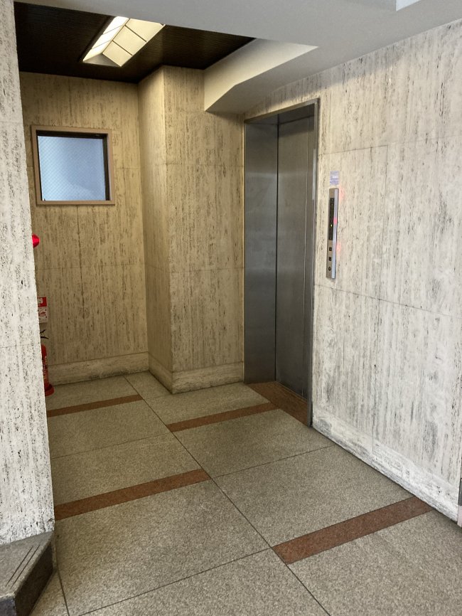 八雲ビル-エレベーター