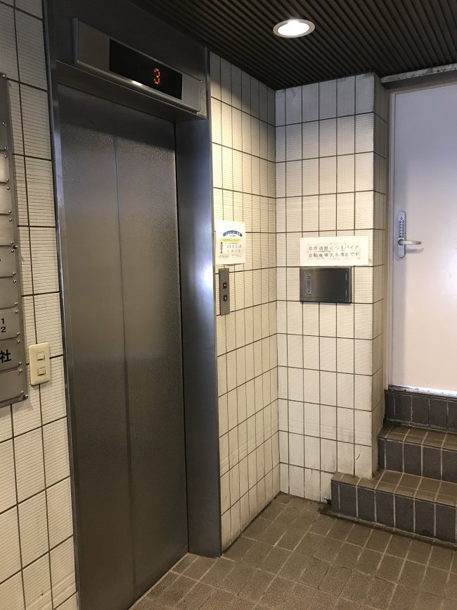 日建岩田ビル-エレベーター