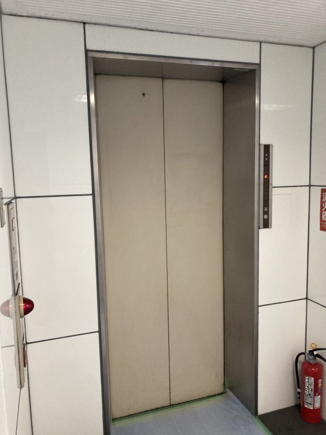 ハタビル-エレベーター