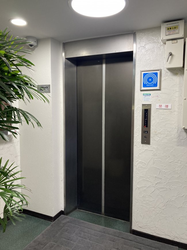 石塚商事ビル-エレベーター