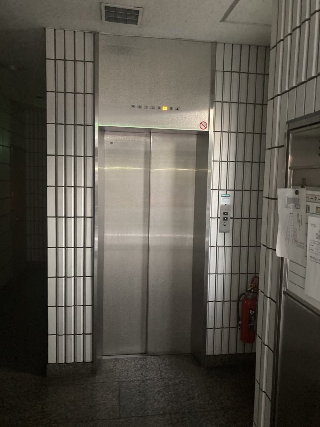 つなかわビル-エレベーター