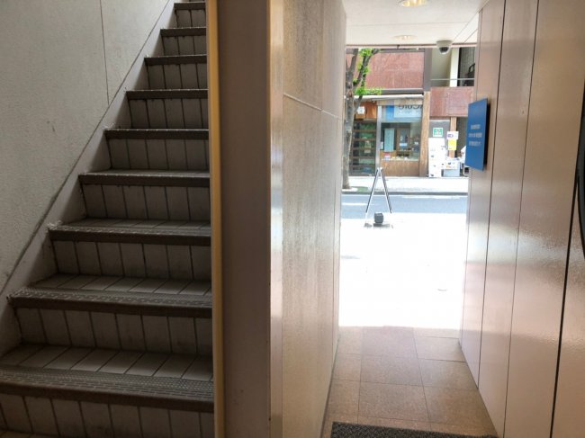 神楽坂摩耶ビル-階段