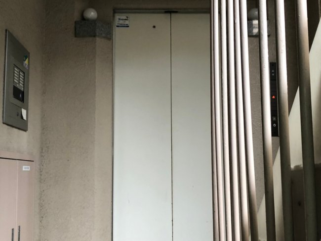 煉瓦塔ビル-エレベーター