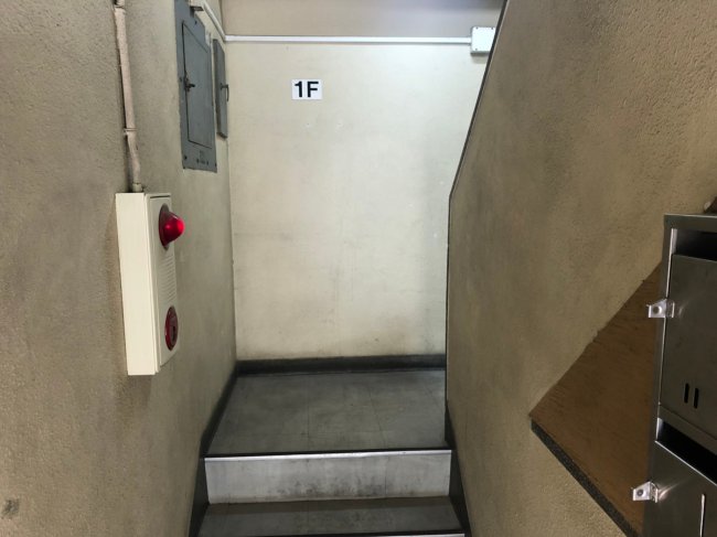 神楽坂ビル-階段