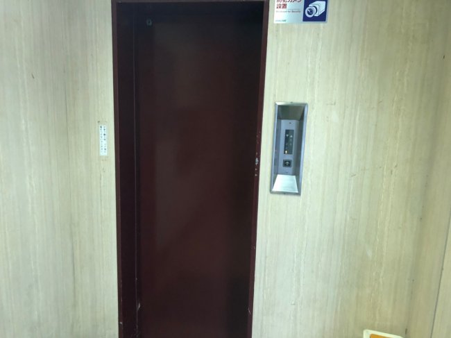 中島ビル-エレベーター