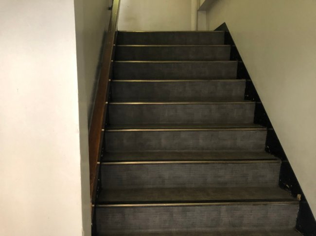 大吉ビル-階段