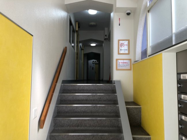 内藤ビル-階段