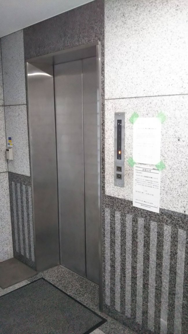 八重苅ビル-エレベーター