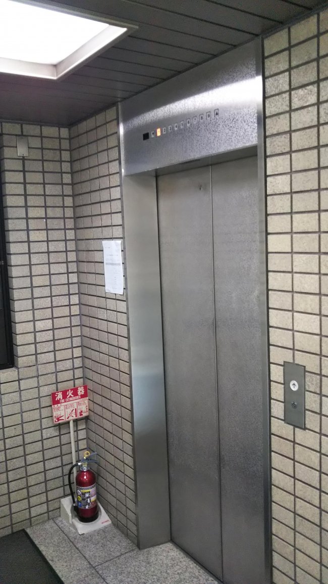 三信ビル-エレベーター