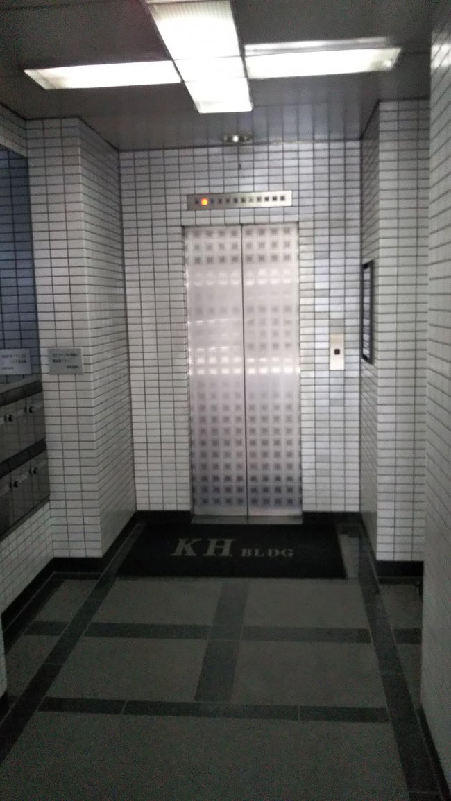 KHビル-エレベーター