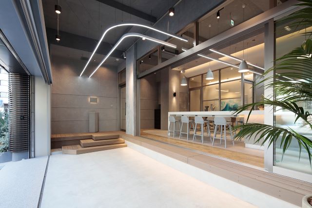 THE WAVES AKIHABARAビル