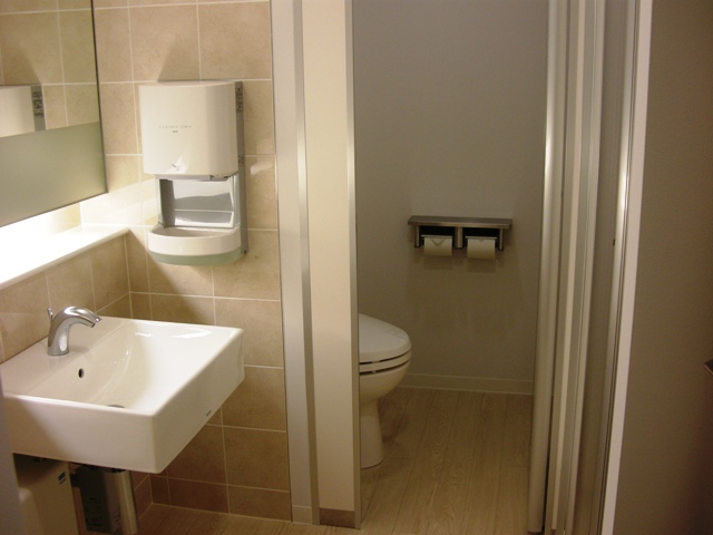 グラフィオ西新宿ビル