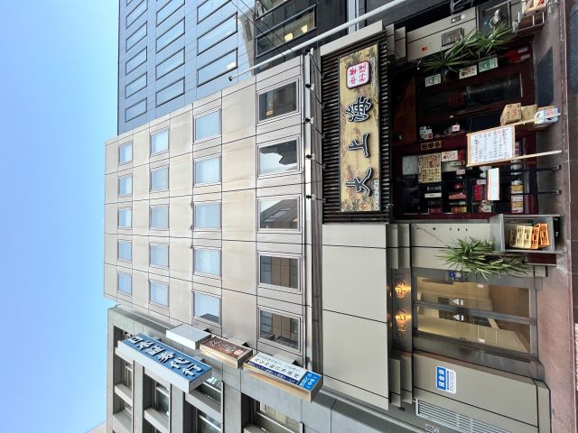 共同ビル（中央）