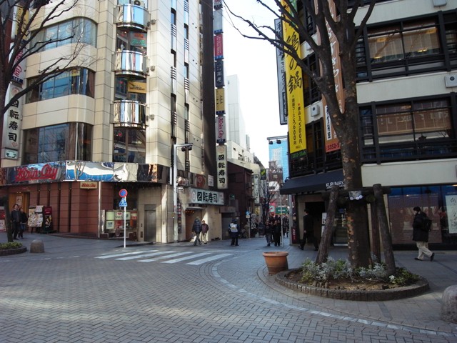 新宿モアビル